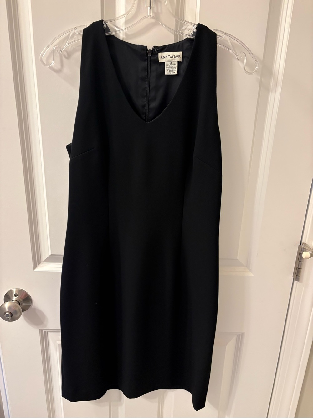 Ann Taylor Black V-Neck Sleeveless Shift Dress